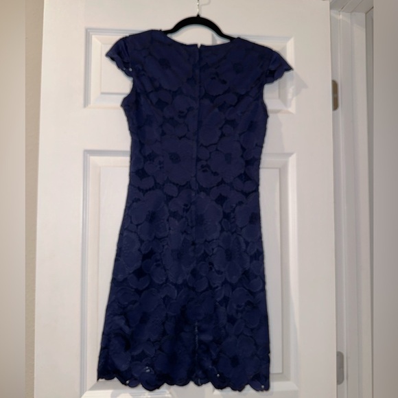 Lilly Pulitzer Dixie lace sheath dress with v-neck and cap sleeves - Picture 3 of 7